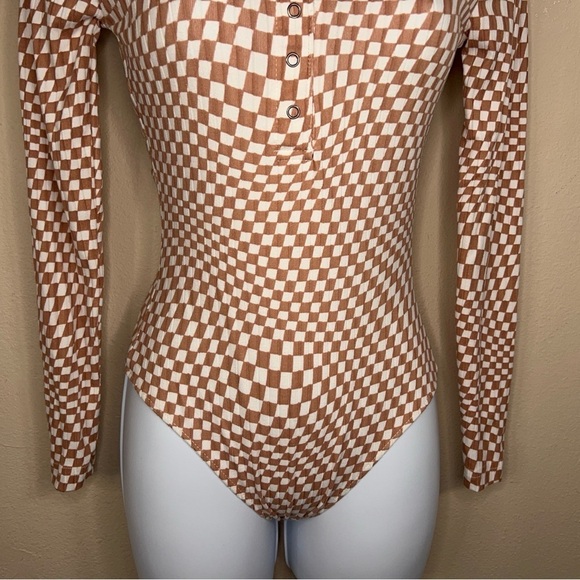 XS Y2K RUE21 CHECKERED BEIGE WHITE BODYSUIT LONG SLEEVE STRETCH - Picture 3 of 13